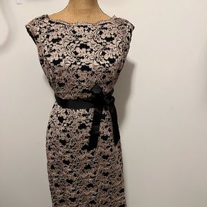 Beautiful lace night gown R & M Richards